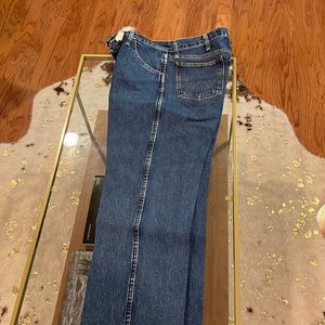 George strait wrangler jeans. Size 32/34. Barely worn. Freshly starched.